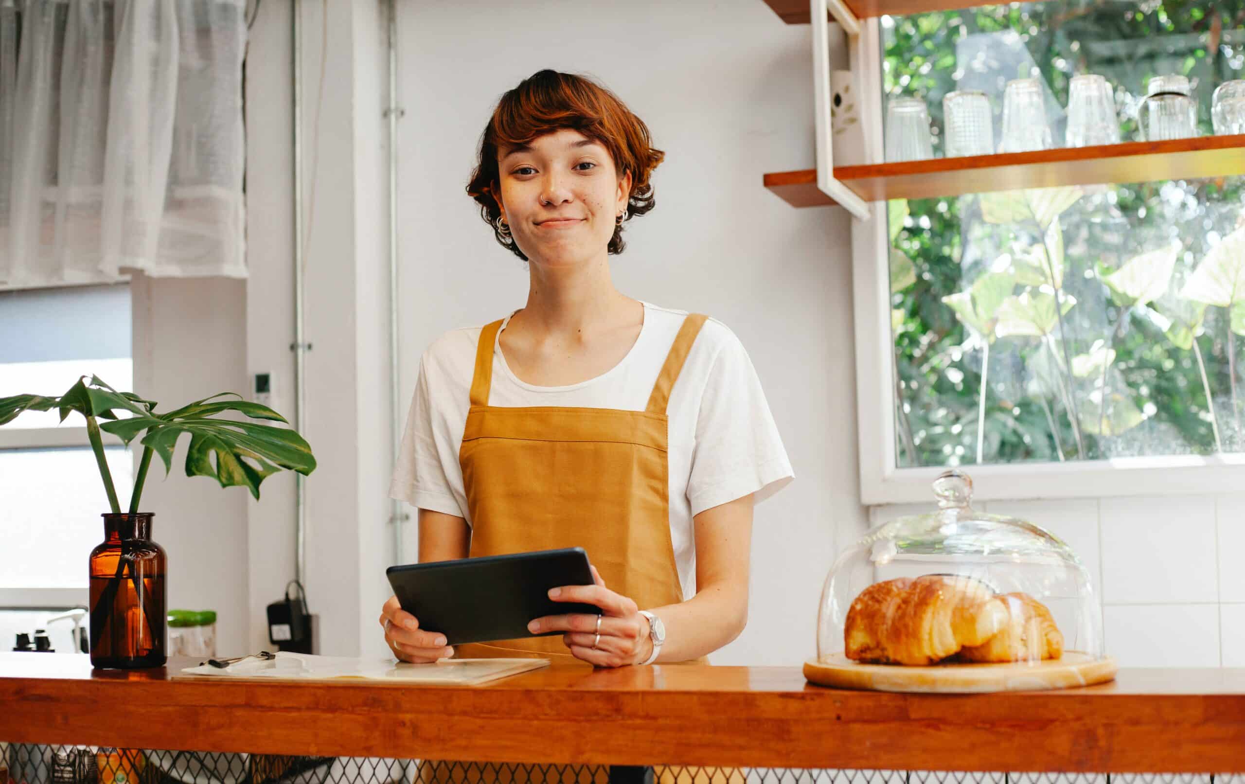 How smarter rostering reduces turnover in Hospitality